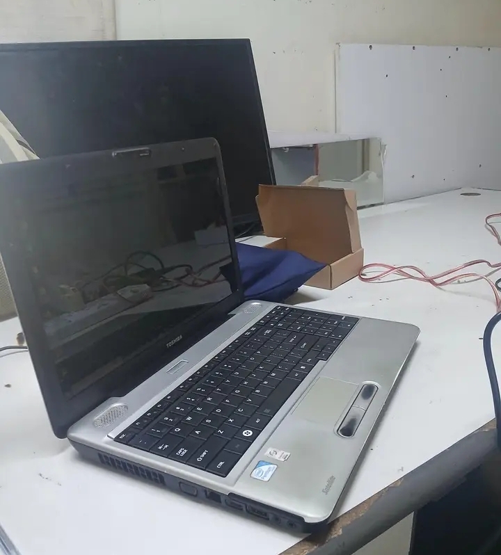 Laptop TOSHIBA
